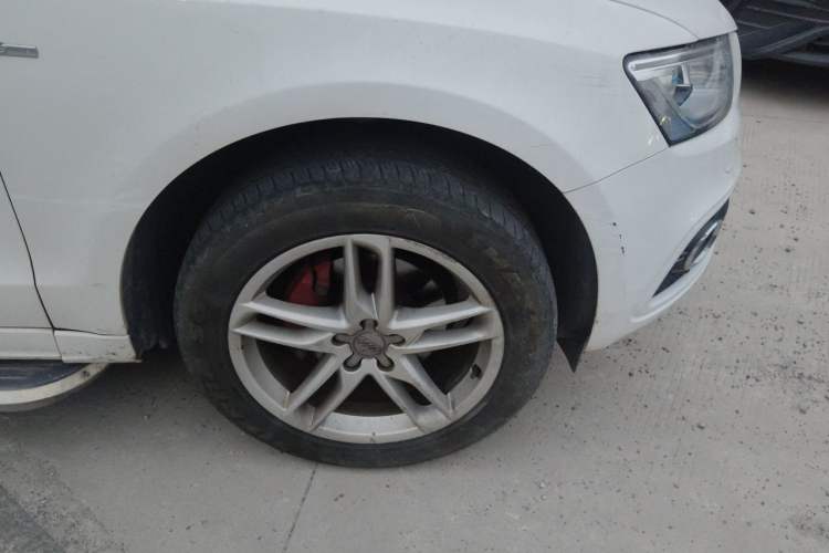 Used Audi Q5 2018 Collector's Edition 40 TFSI Technology Model Right Front Wheel Hub