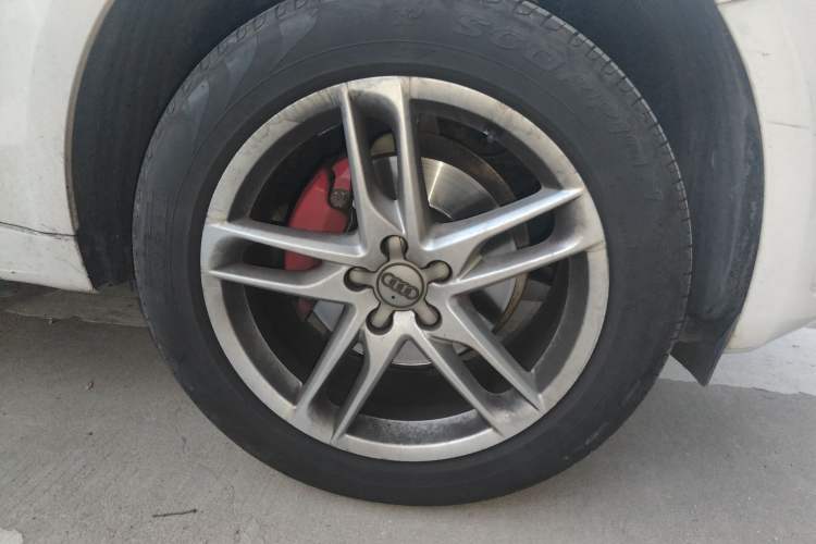 Used Audi Q5 2018 Collector's Edition 40 TFSI Technology Model Right Front Wheel Hub