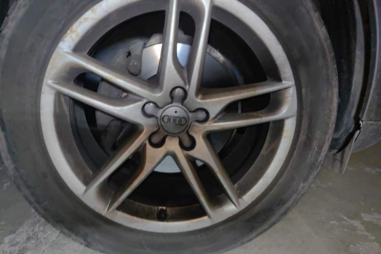 Used Audi Q5 2018 Collector's Edition 40 TFSI Technology Model Right Front Wheel Hub