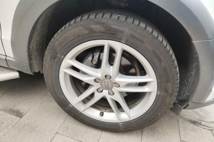 Used Audi Q5 2018 Collector's Edition 40 TFSI Technology Model Right Front Wheel Hub