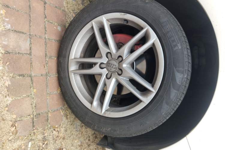 Used Audi Q5 2018 Collector's Edition 40 TFSI Technology Model Right Front Wheel Hub