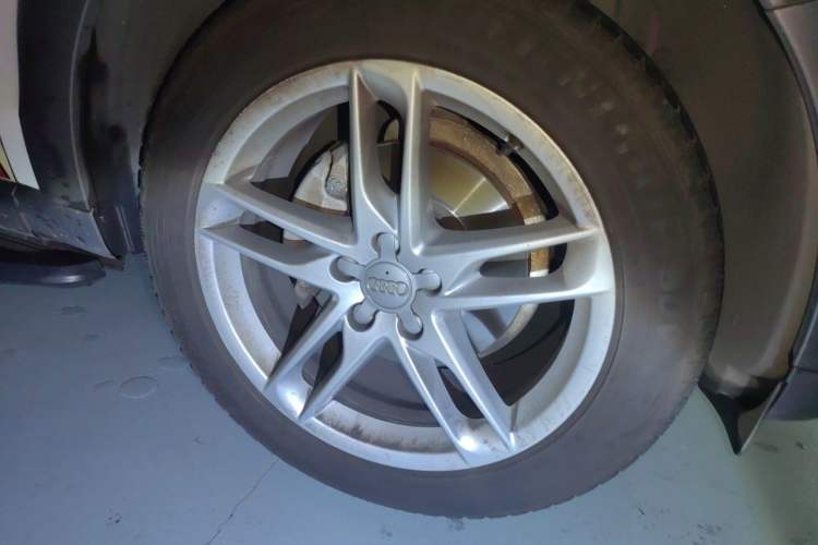 Used Audi Q5 2018 Collector's Edition 40 TFSI Technology Model Right Front Wheel Hub