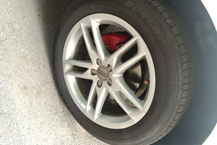 Used Audi Q5 2018 Collector's Edition 40 TFSI Ambition Model Right Front Wheel Hub