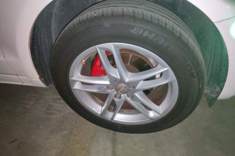 Used Audi Q5 2018 Collector's Edition 40 TFSI Technology Model Right Front Wheel Hub