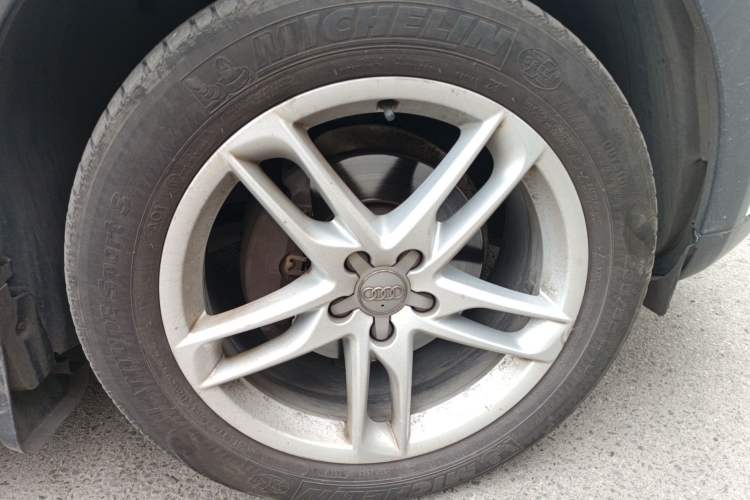 Used Audi Q5 2018 Collector's Edition 40 TFSI Technology Model Right Front Wheel Hub