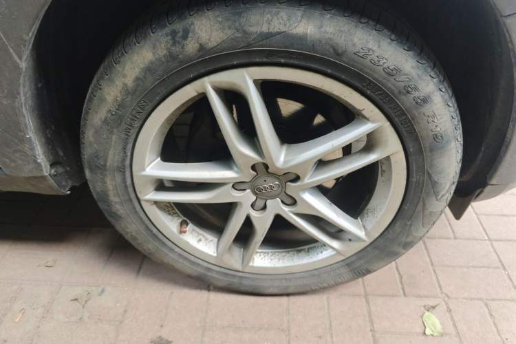 Used Audi Q5 2018 Collector's Edition 40 TFSI Technology Model Right Front Wheel Hub