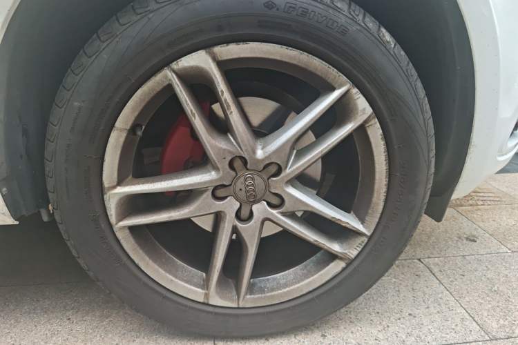 Used Audi Q5 2018 Collector's Edition 40 TFSI Technology Model Right Front Wheel Hub