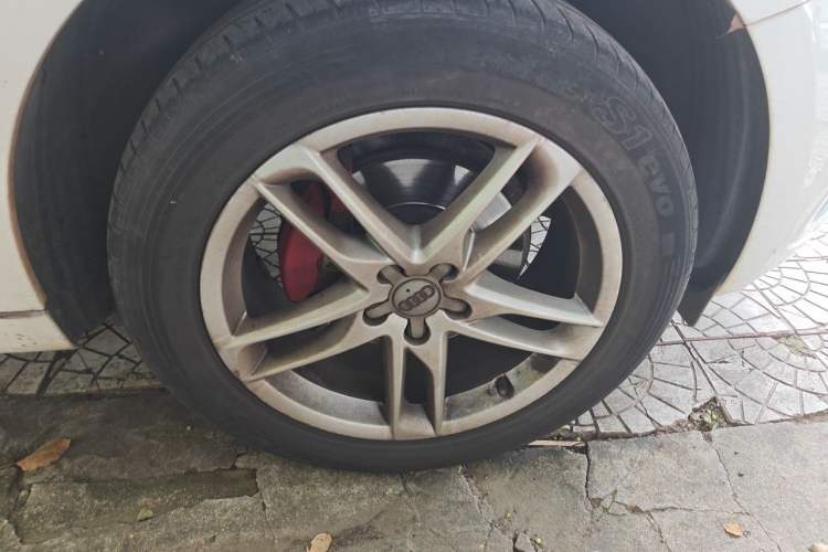 Used Audi Q5 2018 Collector's Edition 40 TFSI Technology Model Right Front Wheel Hub