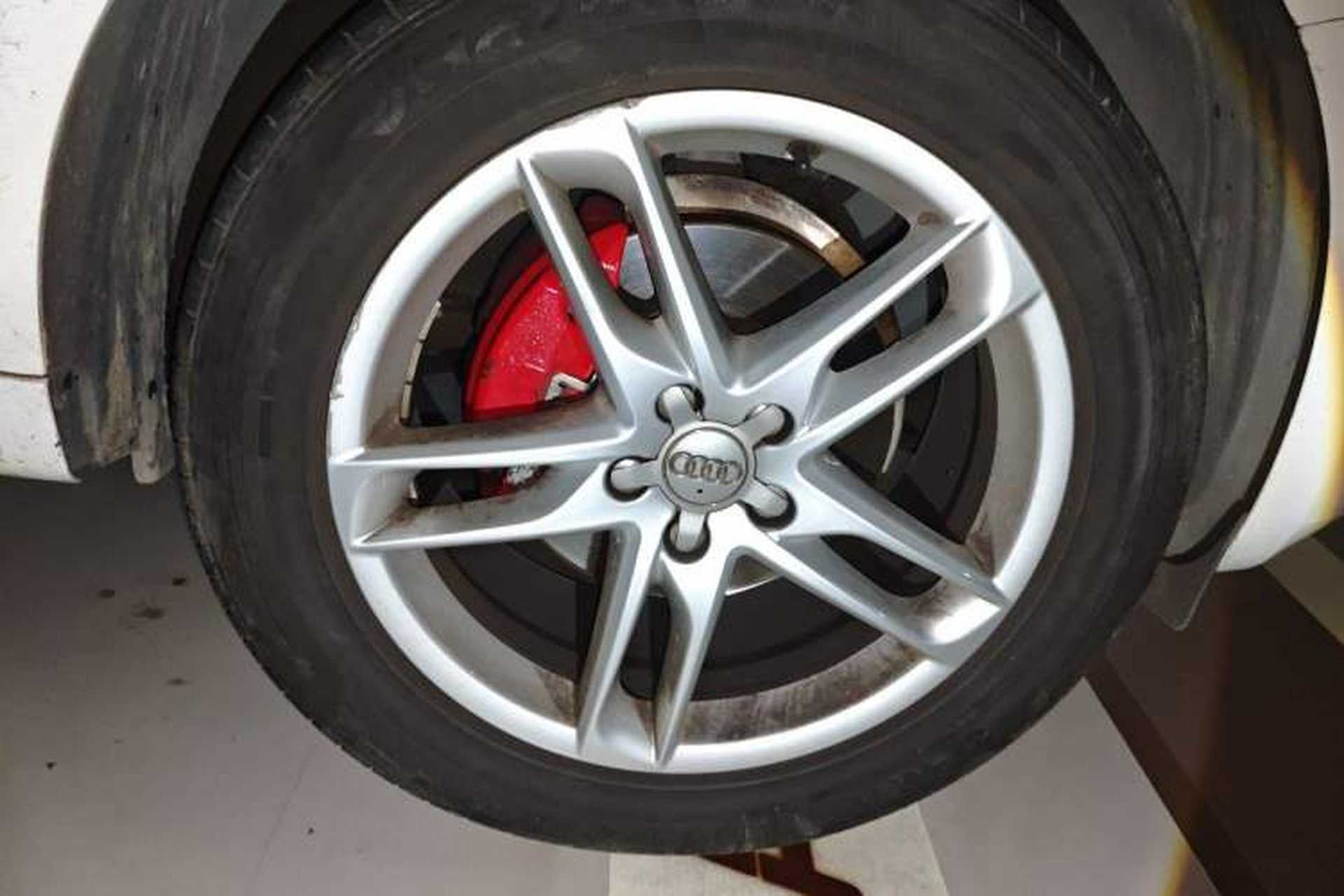 Used Audi Q5 2018 Collector's Edition 40 TFSI Technology Model Right Front Wheel Hub