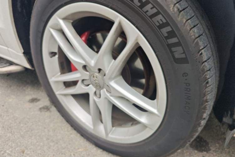 Used Audi Q5 2018 Collector's Edition 40 TFSI Technology Model Right Front Wheel Hub