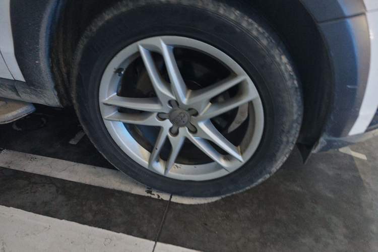 Used Audi Q5 2018 Collector's Edition 40 TFSI Technology Model Right Front Wheel Hub