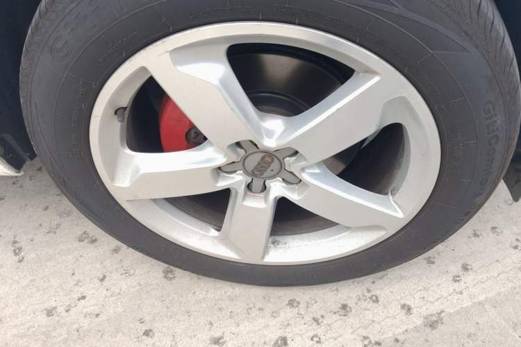 Used Audi Q5 2018 Collector's Edition 40 TFSI Ambition Model Right Front Wheel Hub