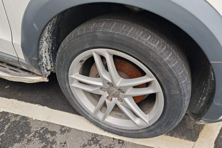 Used Audi Q5 2018 Collector's Edition 40 TFSI Technology Model Right Front Wheel Hub