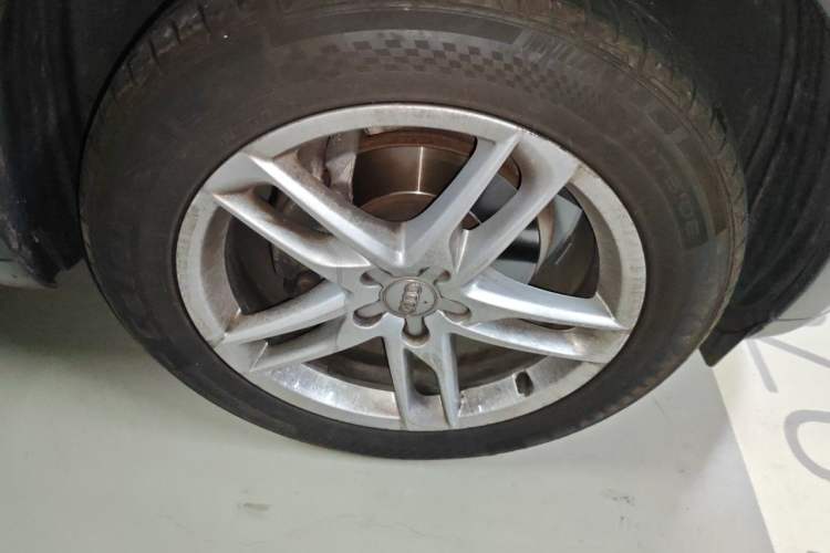Used Audi Q5 2018 Collector's Edition 40 TFSI Technology Model Right Front Wheel Hub