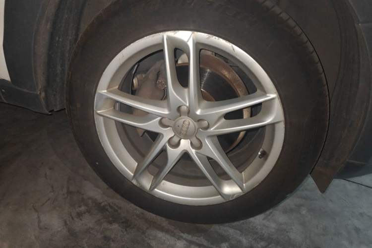 Used Audi Q5 2018 Collector's Edition 40 TFSI Technology Model Right Front Wheel Hub