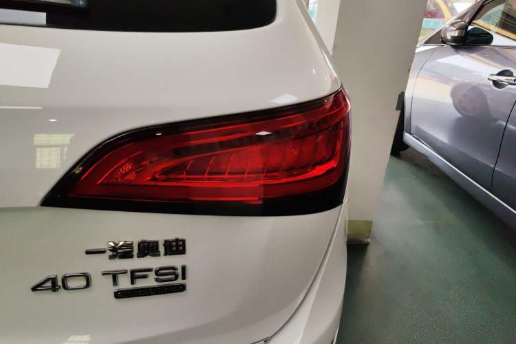 Used Audi Q5 2018 Collector's Edition 40 TFSI Technology Model Right Rear Taillight