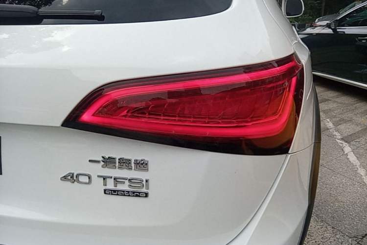 Used Audi Q5 2018 Collector's Edition 40 TFSI Technology Model Right Rear Taillight