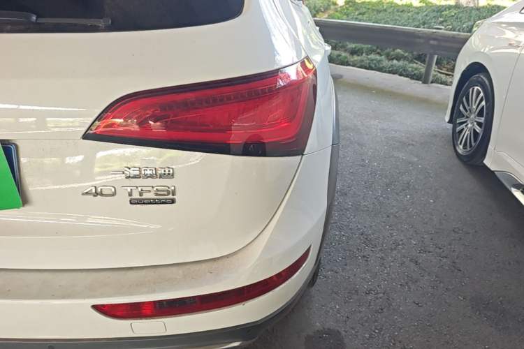 Used Audi Q5 2018 Collector's Edition 40 TFSI Technology Model Right Rear Taillight