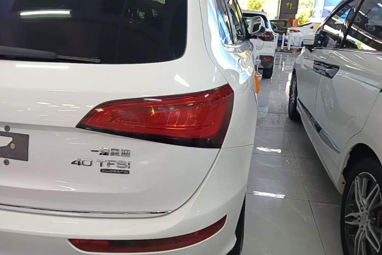 Used Audi Q5 2018 Collector's Edition 40 TFSI Technology Model Right Rear Taillight
