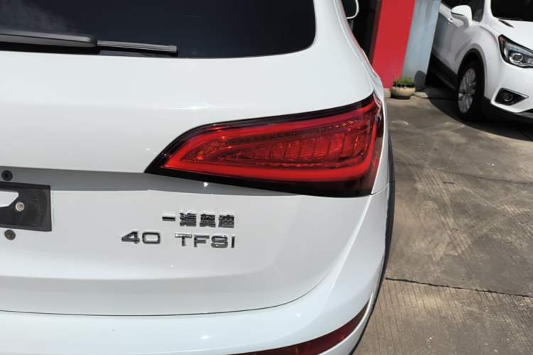 Used Audi Q5 2018 Collector's Edition 40 TFSI Technology Model Right Rear Taillight
