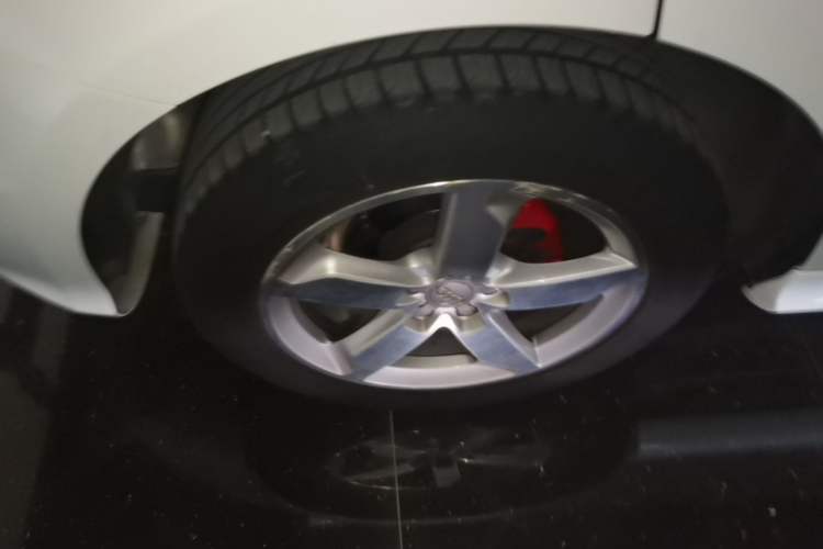 Used Audi Q5 2018 Collector's Edition 40 TFSI Ambition Model Right Rear Wheel Hub