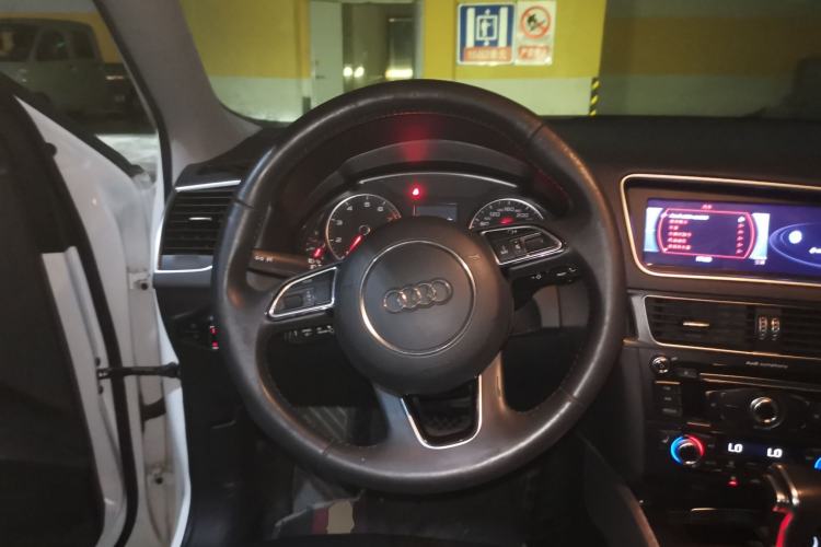 Used Audi Q5 2018 Collector's Edition 40 TFSI Technology Model Steering Wheel