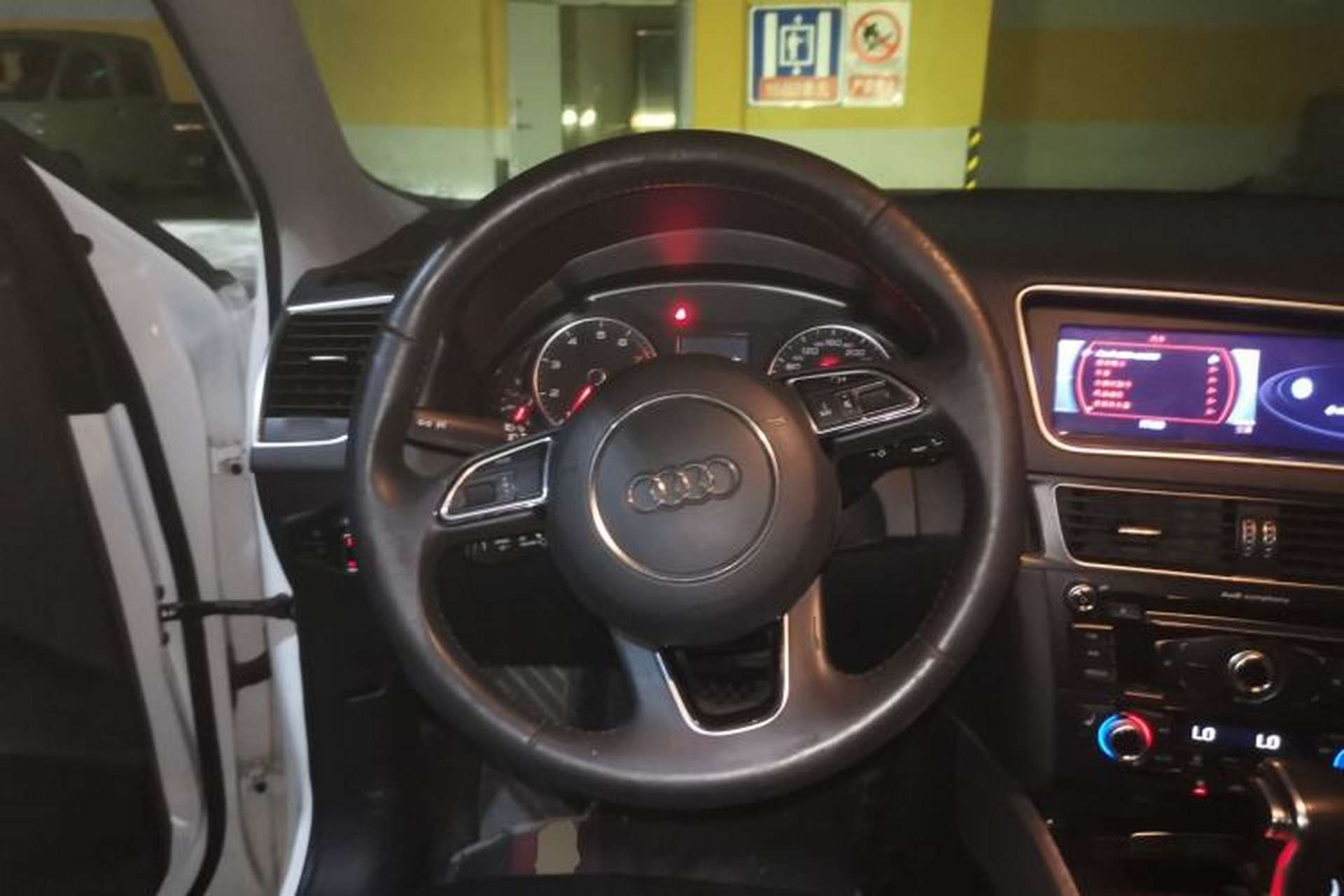 Used Audi Q5 2018 Collector's Edition 40 TFSI Technology Model Steering Wheel