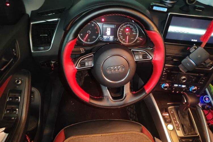 Used Audi Q5 2018 Collector's Edition 40 TFSI Technology Model Steering Wheel