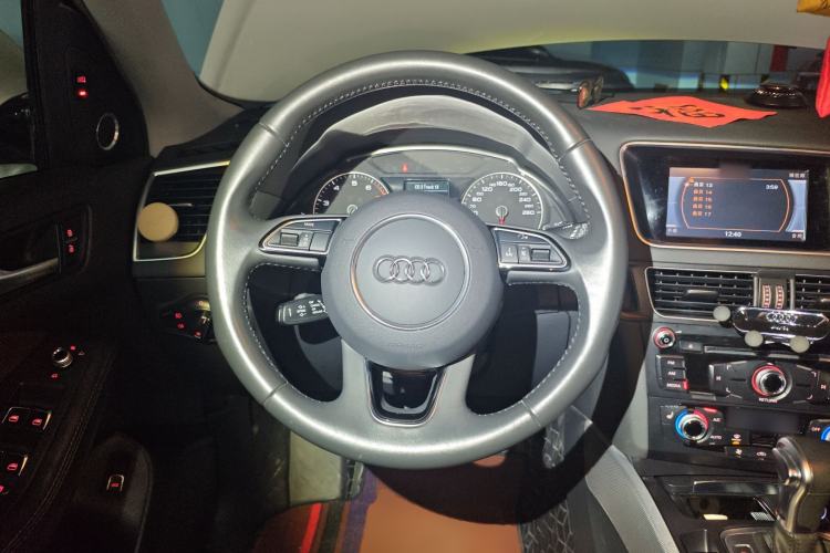 Used Audi Q5 2018 Collector's Edition 40 TFSI Technology Model Steering Wheel