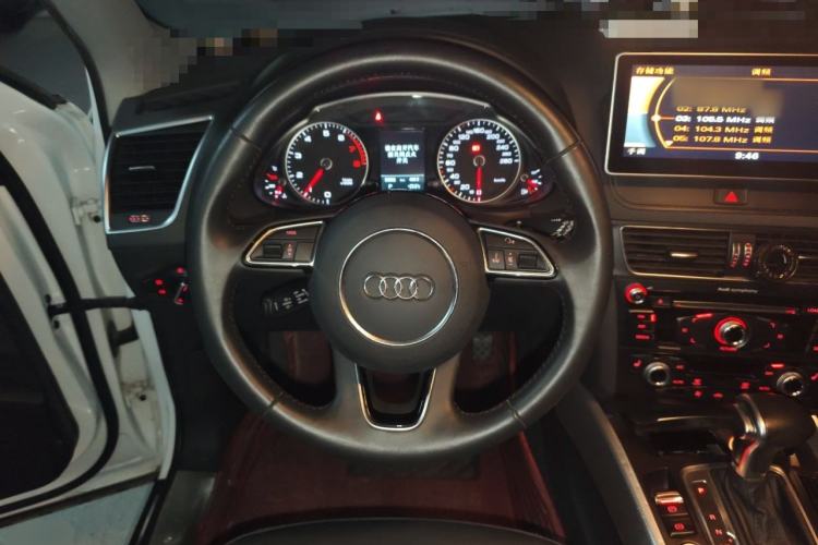 Used Audi Q5 2018 Collector's Edition 40 TFSI Technology Model Steering Wheel