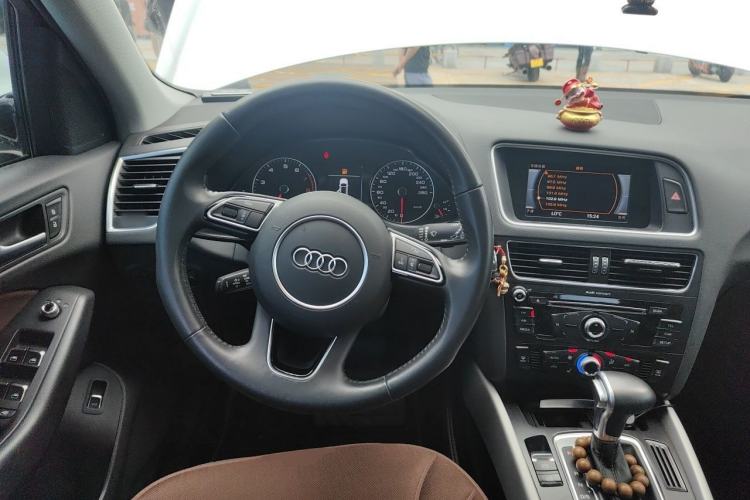 Used Audi Q5 2018 Collector's Edition 40 TFSI Ambition Model Steering Wheel