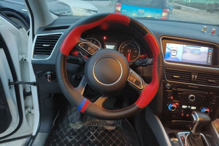 Used Audi Q5 2018 Collector's Edition 40 TFSI Technology Model Steering Wheel