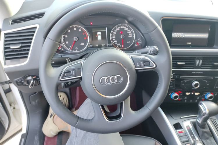Used Audi Q5 2018 Collector's Edition 40 TFSI Technology Model Steering Wheel