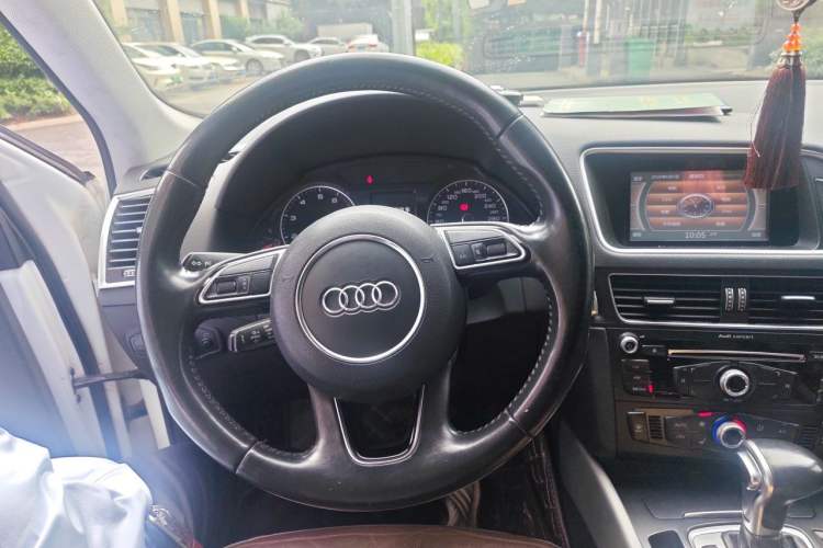 Used Audi Q5 2018 Collector's Edition 40 TFSI Ambition Model Steering Wheel