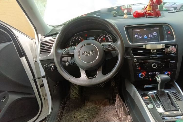 Used Audi Q5 2018 Collector's Edition 40 TFSI Technology Model Steering Wheel