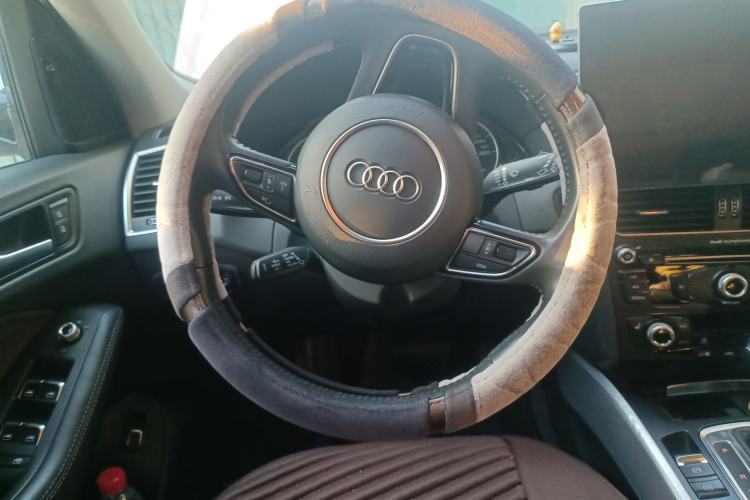 Used Audi Q5 2018 Collector's Edition 40 TFSI Technology Model Steering Wheel