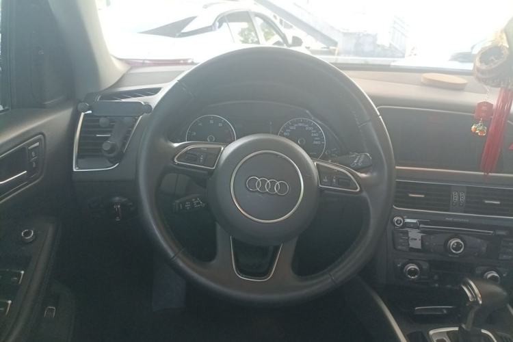 Used Audi Q5 2018 Collector's Edition 40 TFSI Technology Model Steering Wheel