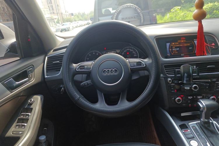 Used Audi Q5 2018 Collector's Edition 40 TFSI Technology Model Steering Wheel