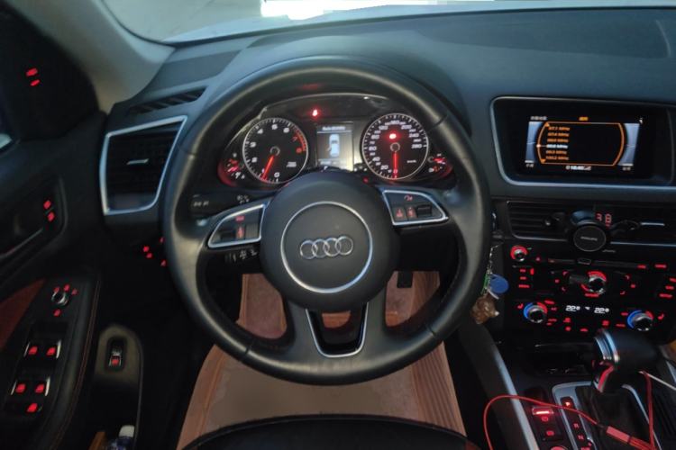 Used Audi Q5 2018 Collector's Edition 40 TFSI Technology Model Steering Wheel