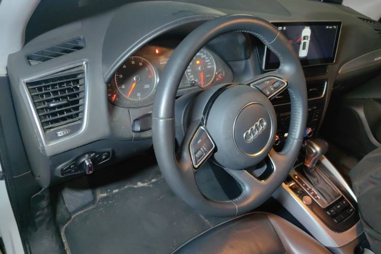 Used Audi Q5 2018 Collector's Edition 40 TFSI Technology Model Steering Wheel