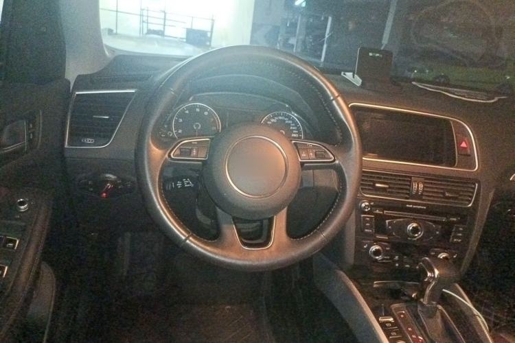 Used Audi Q5 2018 Collector's Edition 40 TFSI Technology Model Steering Wheel
