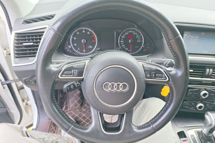 Used Audi Q5 2018 Collector's Edition 40 TFSI Ambition Model Steering Wheel