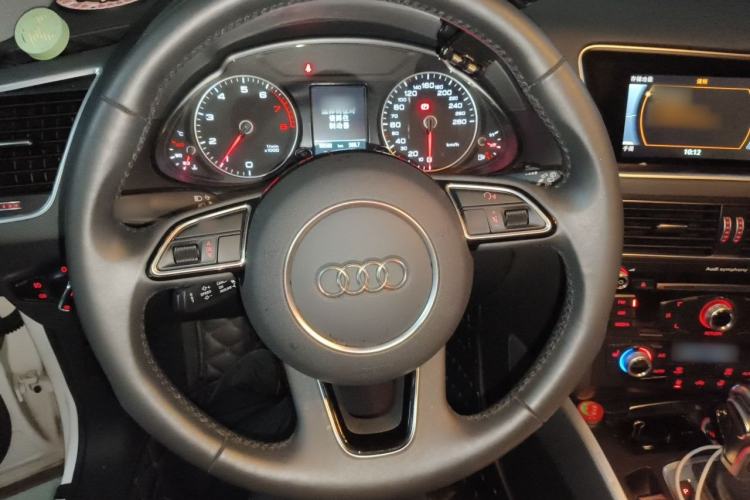 Used Audi Q5 2018 Collector's Edition 40 TFSI Ambition Model Steering Wheel