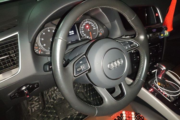 Used Audi Q5 2018 Collector's Edition 40 TFSI Ambition Model Steering Wheel