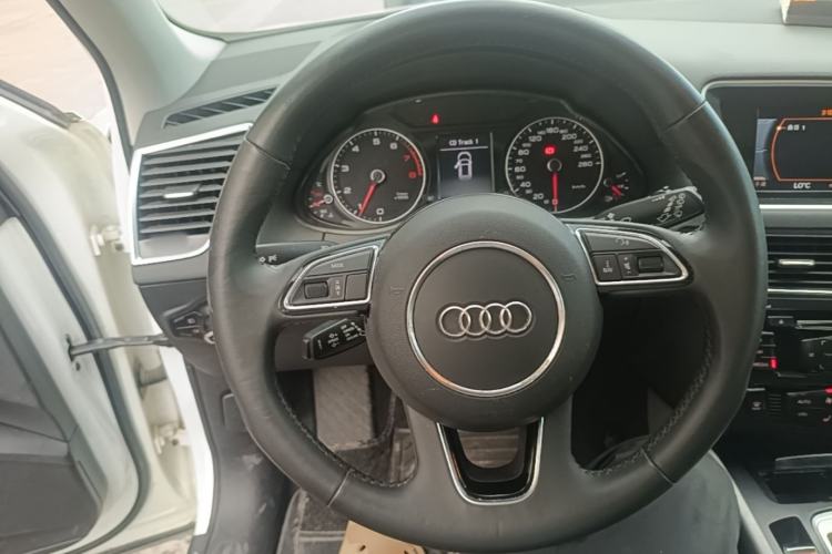 Used Audi Q5 2018 Collector's Edition 40 TFSI Ambition Model Steering Wheel