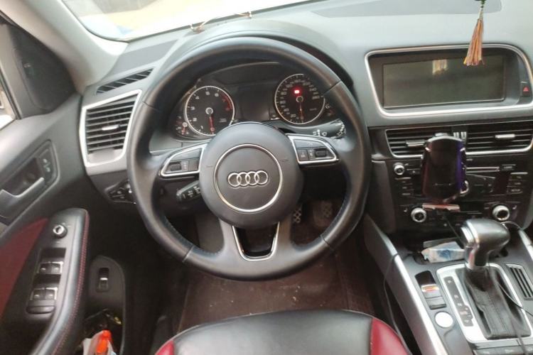 Used Audi Q5 2018 Collector's Edition 40 TFSI Technology Model Steering Wheel