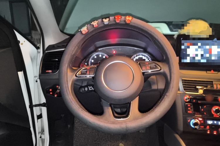 Used Audi Q5 2018 Collector's Edition 40 TFSI Technology Model Steering Wheel