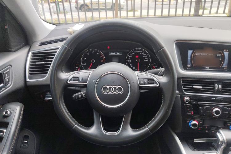Used Audi Q5 2018 Collector's Edition 40 TFSI Technology Model Steering Wheel