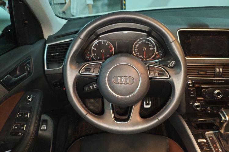 Used Audi Q5 2018 Collector's Edition 40 TFSI Technology Model Steering Wheel