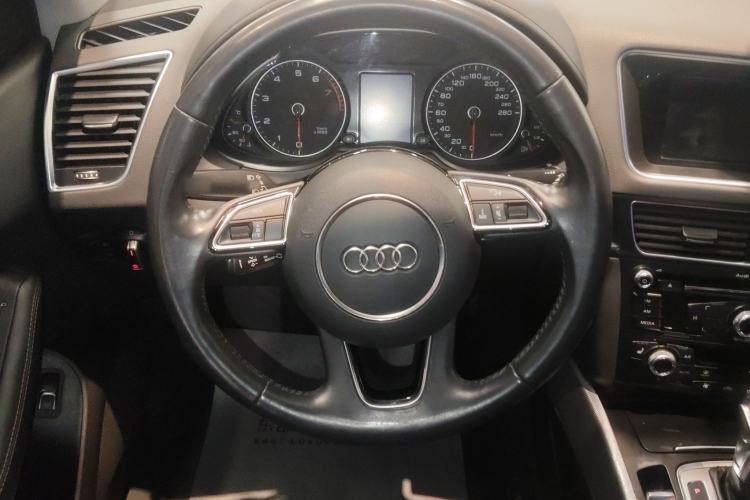 Used Audi Q5 2018 Collector's Edition 40 TFSI Technology Model Steering Wheel